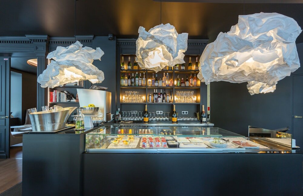 Фото La Comtesse