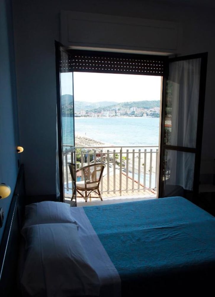 Фото Hotel La Darsena