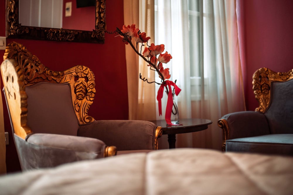 Фото Ilion Hotel Suites