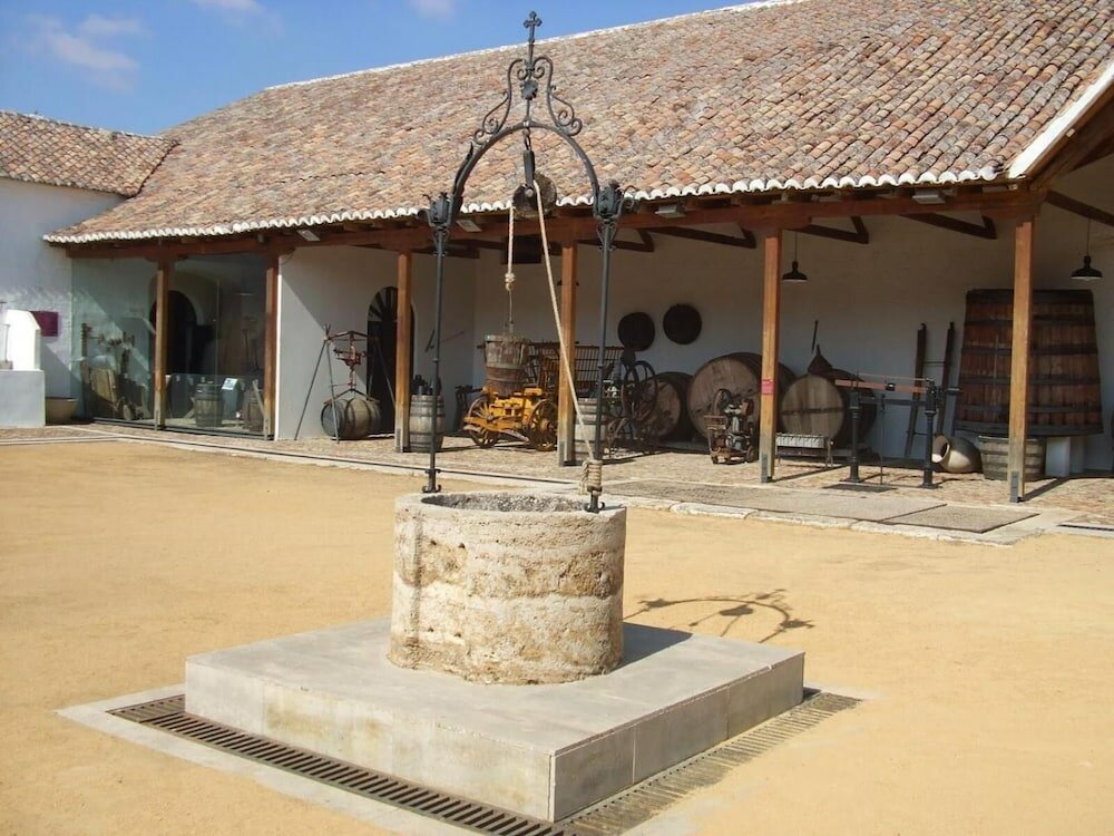 Фото Hostal Valdepeñas by Bossh Hotels