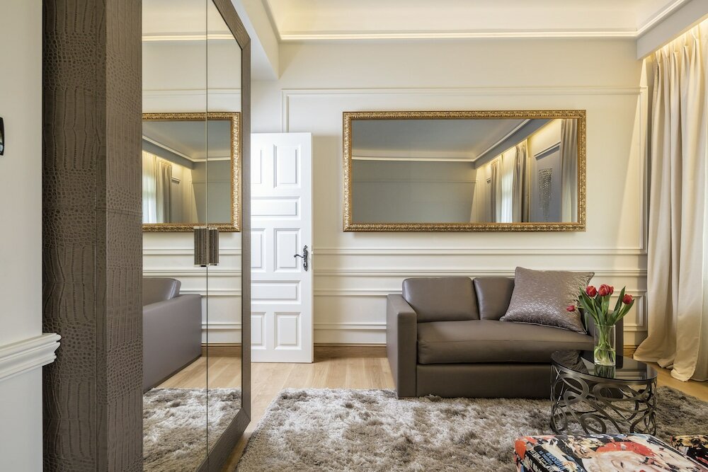 Фото 3Sixty Hotel & Suites