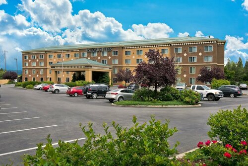 Внешний вид отеля Oxford Suites Spokane Valley в Спокан-Вэллях, фото 4