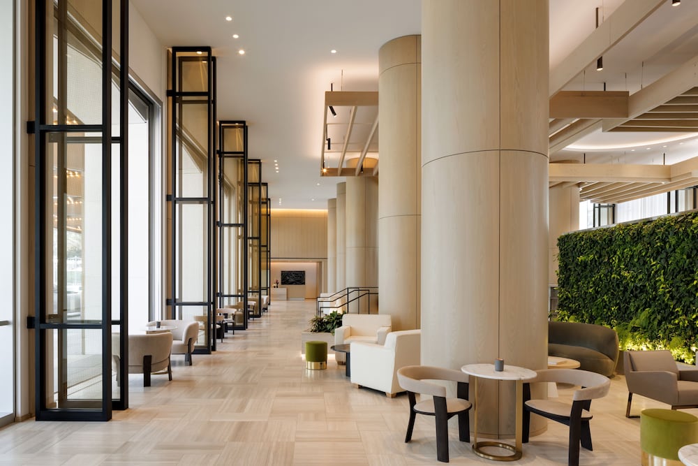 Фото Fairmont Century Plaza Gold Experience