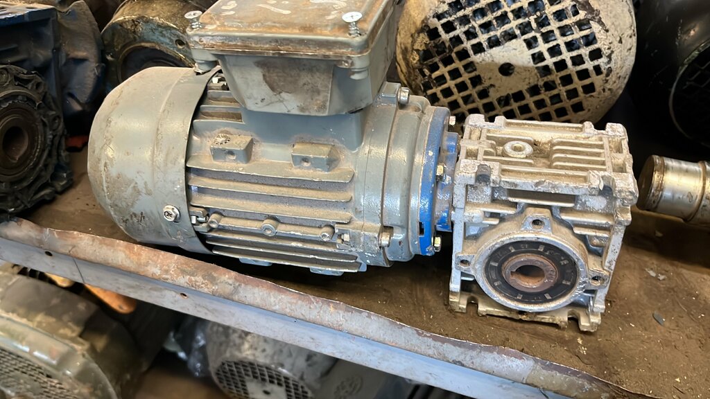 Electronic goods store Batur Trade 2nd Hand Machinery and Electrical Materials, Izmir, photo