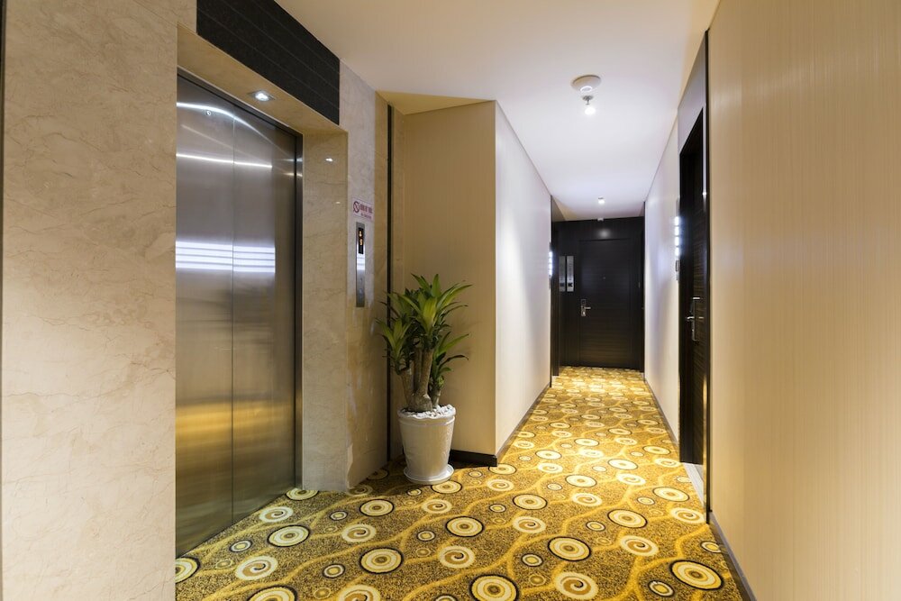 Фото Queen Ann Hotel