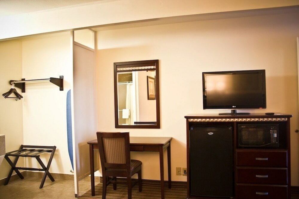 Фото Whispering Palms Inn