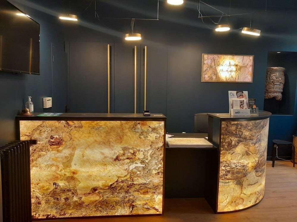 Фото Brit Hôtel Les Comtes de Champagne Centre Historique