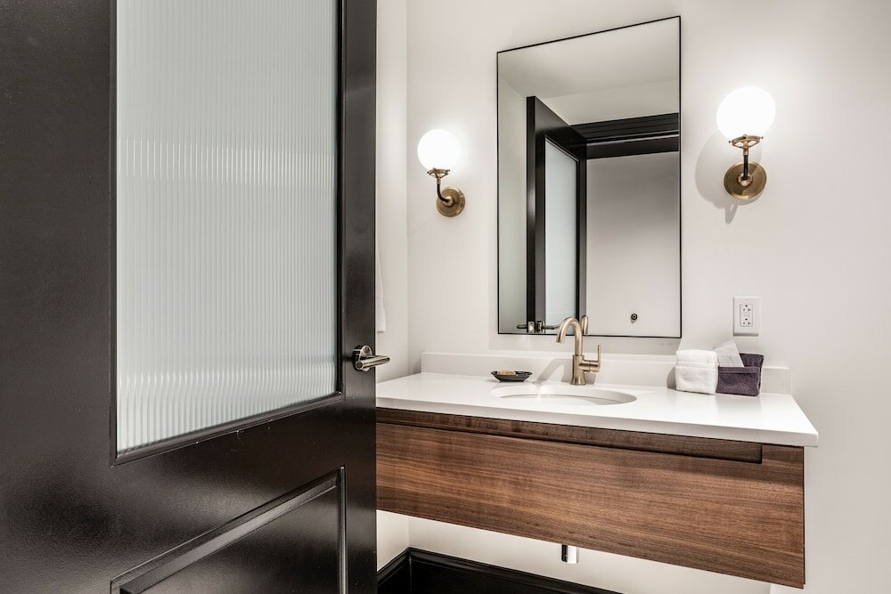 Фото Bottleworks Hotel