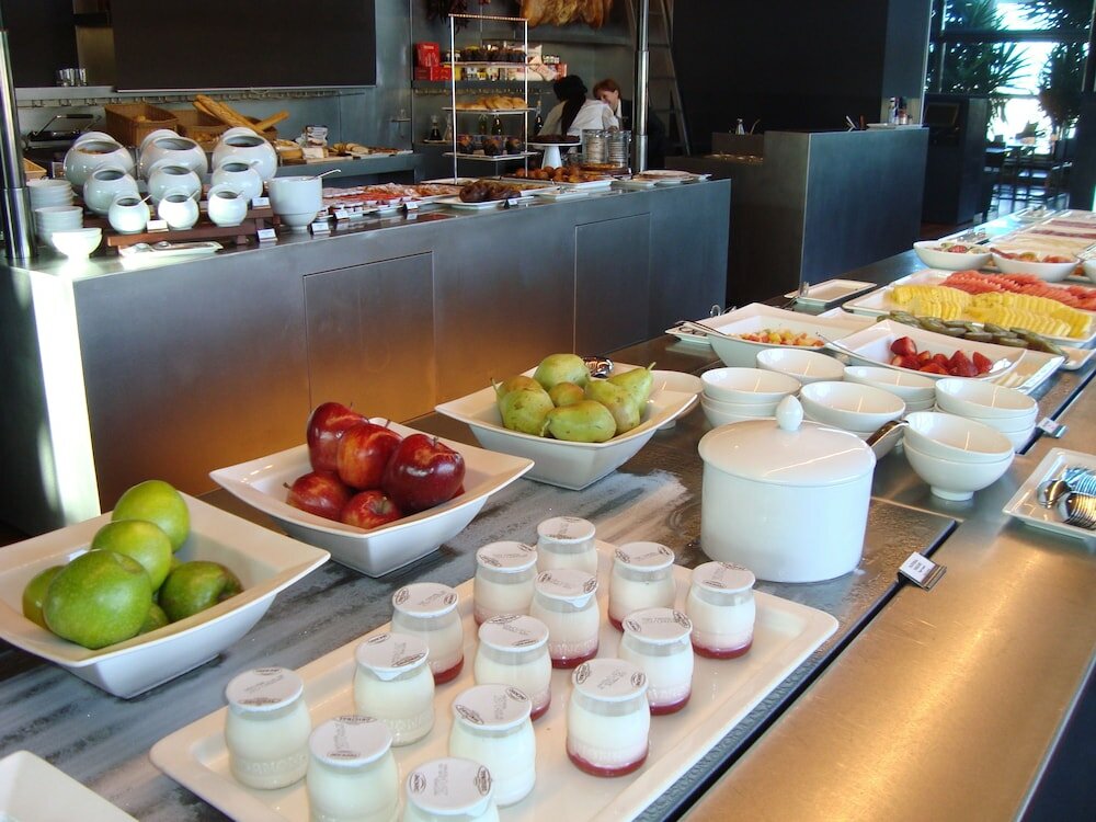 Фото Renaissance Barcelona Fira Hotel