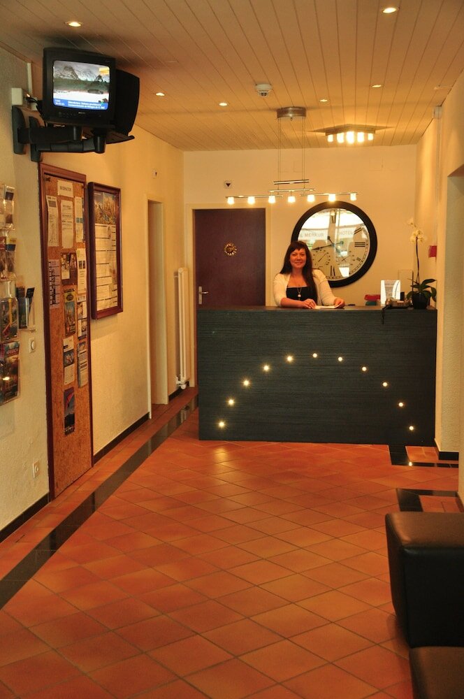 Фото Hotel Merkur Interlaken