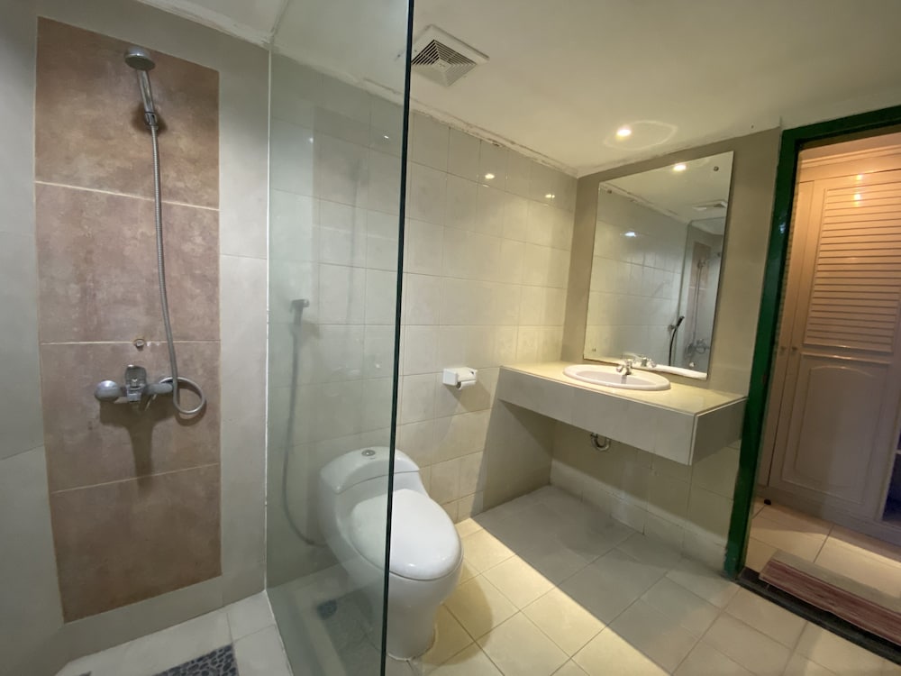 Фото Hotel Kharisma