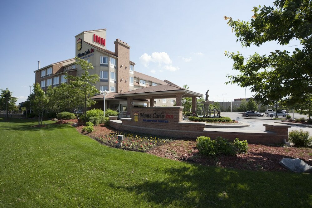 Фото Monte Carlo Inn - Brampton Suites