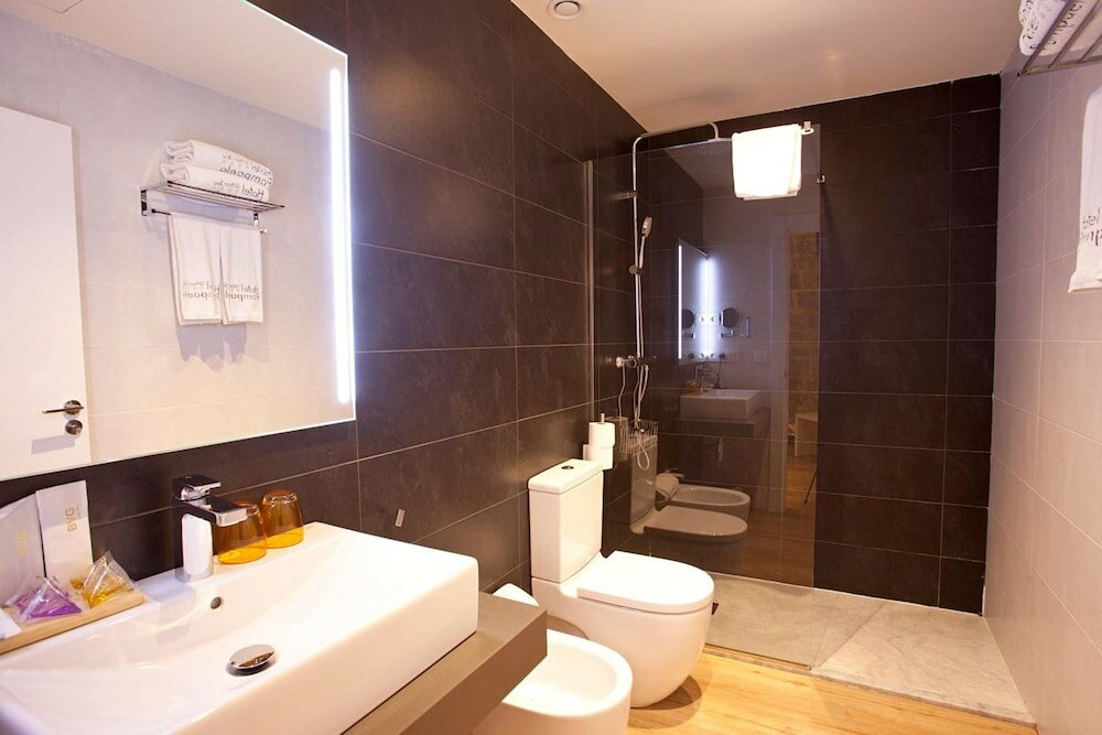 Фото Hotel Pompaelo Urban SPA