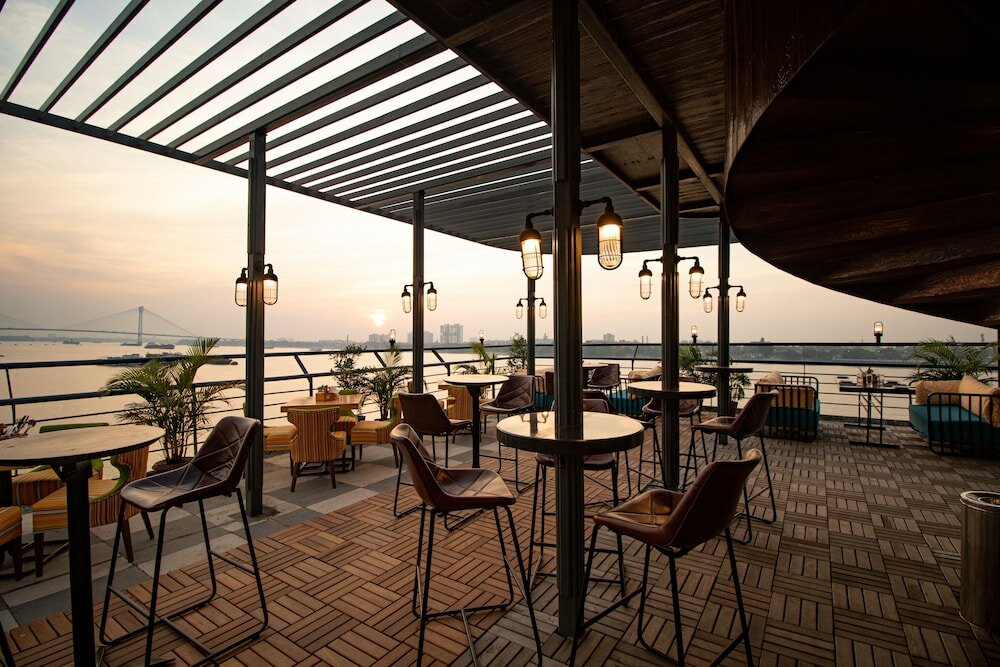 Фото Polo Floatel Kolkata