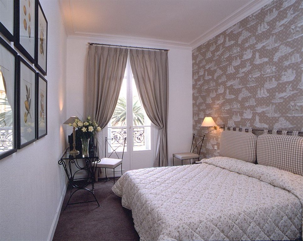 Фото Hôtel Le Grimaldi