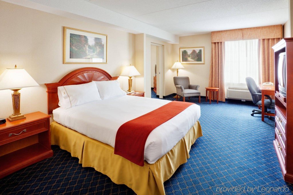 Фото Holiday Inn Express Hotel & Suites Barrie, an Ihg Hotel