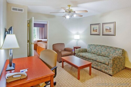 Гостиница La Quinta Inn & Suites by Wyndham Covington в Ковингтоне