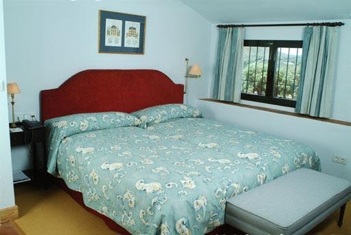 Фото Hotel Posada de Valdezufre