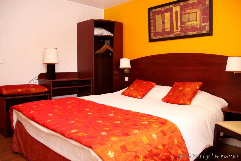 Фото Hôtel des Arcades Cachan