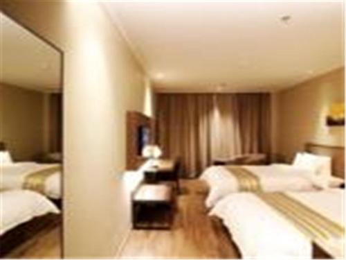 Фото Holiday Inn Express Jinan Jingshi Road