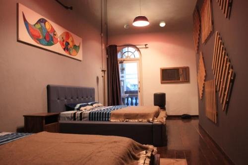 Фото Moustachz Hauze