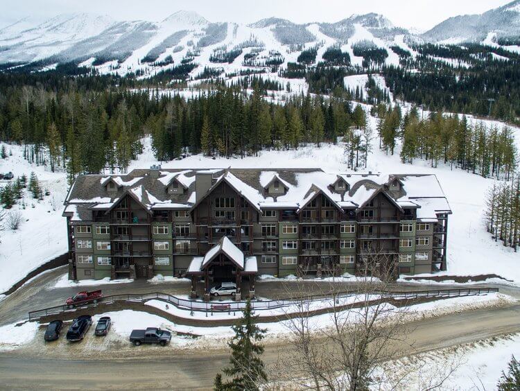 Фото Glacier Mountaineer Lodge