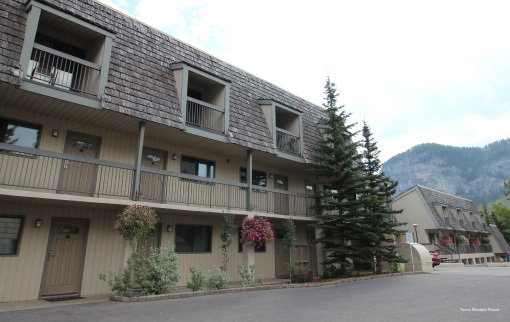 Фото Tunnel Mountain Resort