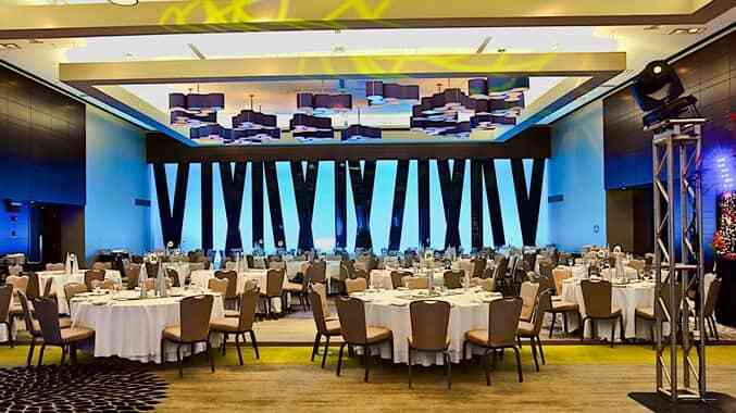 Фото DoubleTree by Hilton Montreal