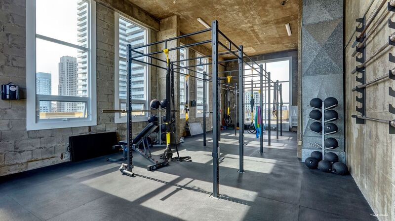 Фото Town Inn Suites