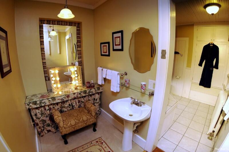 Фото Oliver Inn Bed and Breakfast