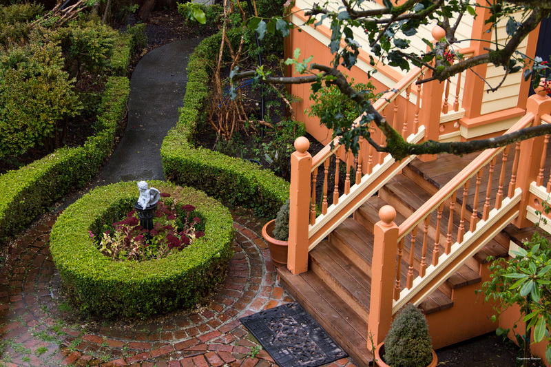 Фото Gingerbread Mansion Inn