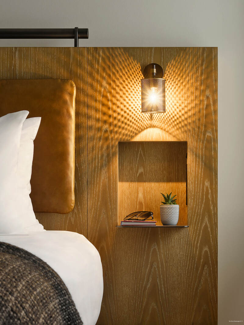 Фото Yours Truly Dc