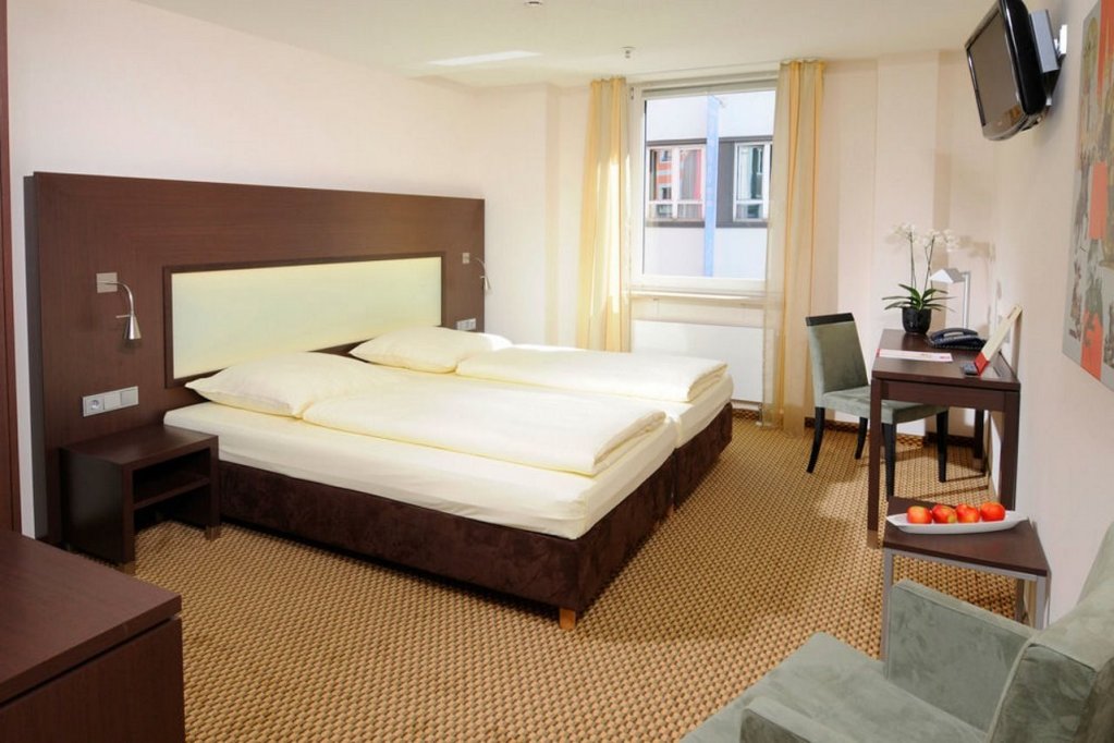 Фото отеля 2