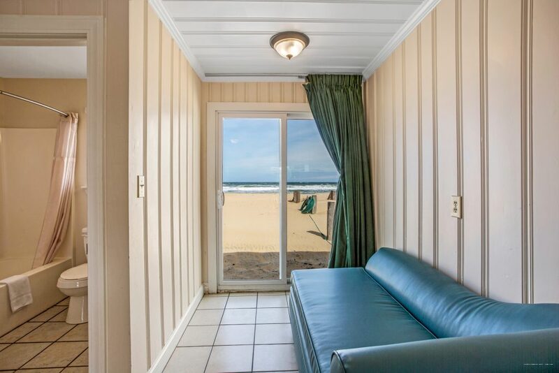 Фото Dolphin Oceanfront Motel