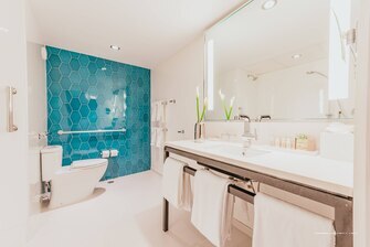 Фото Renaissance Wind Creek Aruba Resort