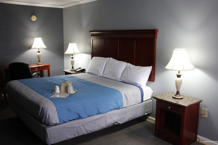 Фото Quarters Inn & Suites