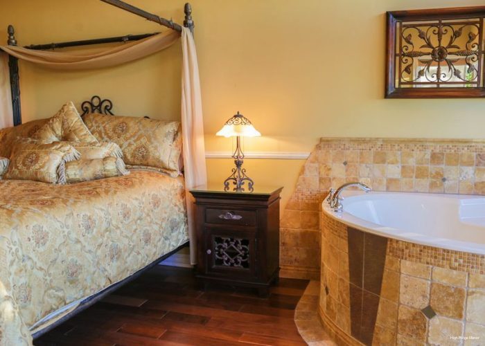 Фото High Ridge Manor