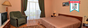 Yakhont (посёлок городского типа Черноморское, улица Революции, 15), hotel