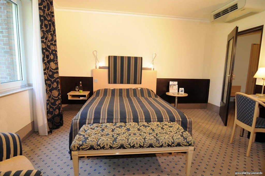 Фото Best Western Plus Crown Hotel