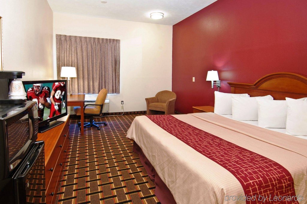 Фото Red Roof Inn & Suites Jackson - Brandon