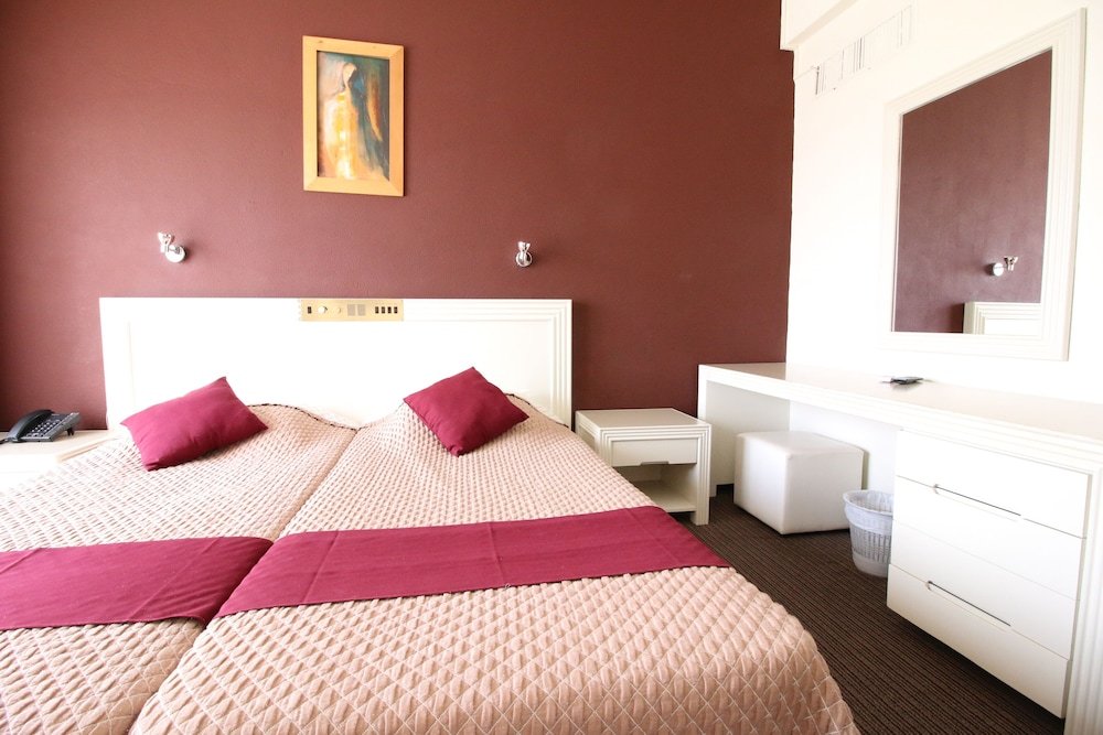 Фото Hotel Kings Annex