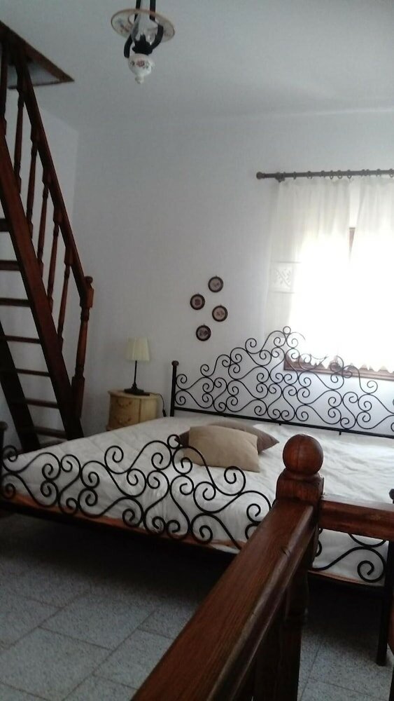 Фото Charouda Stone Tower