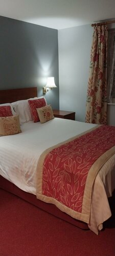 Гостиница The Emmbrook Inn