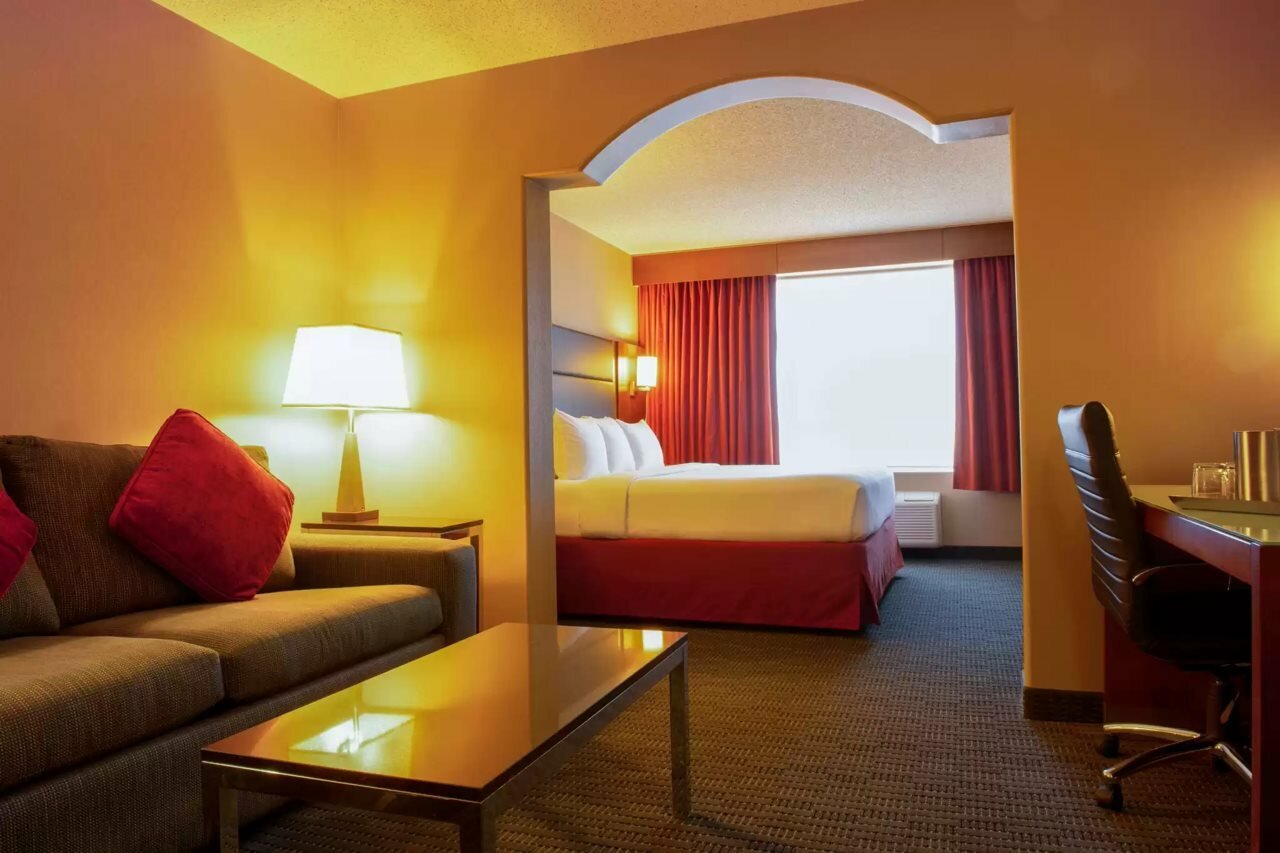 Фото Radisson Hotel & Suites Fort McMurray