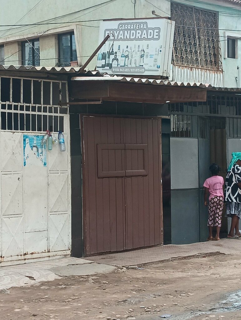 Cafe Garrafeira Edgiovani, Loanda, photo