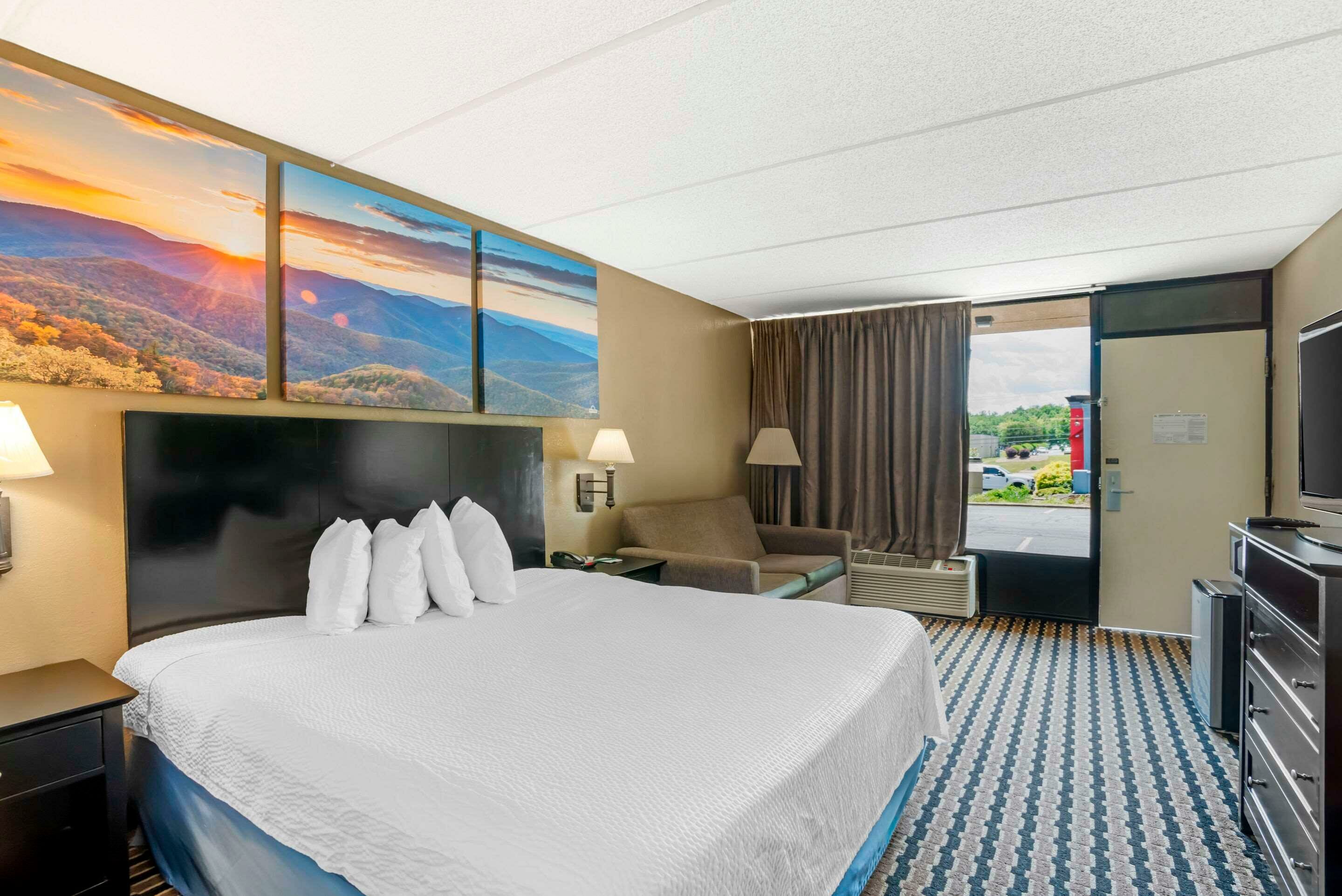 Фото Days Inn by Wyndham Wilkesboro