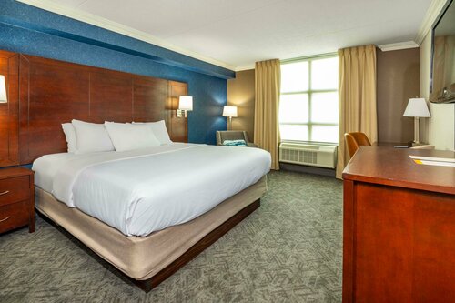 Гостиница Pearson Hotel and Conference Centre Toronto Airport в Торонто