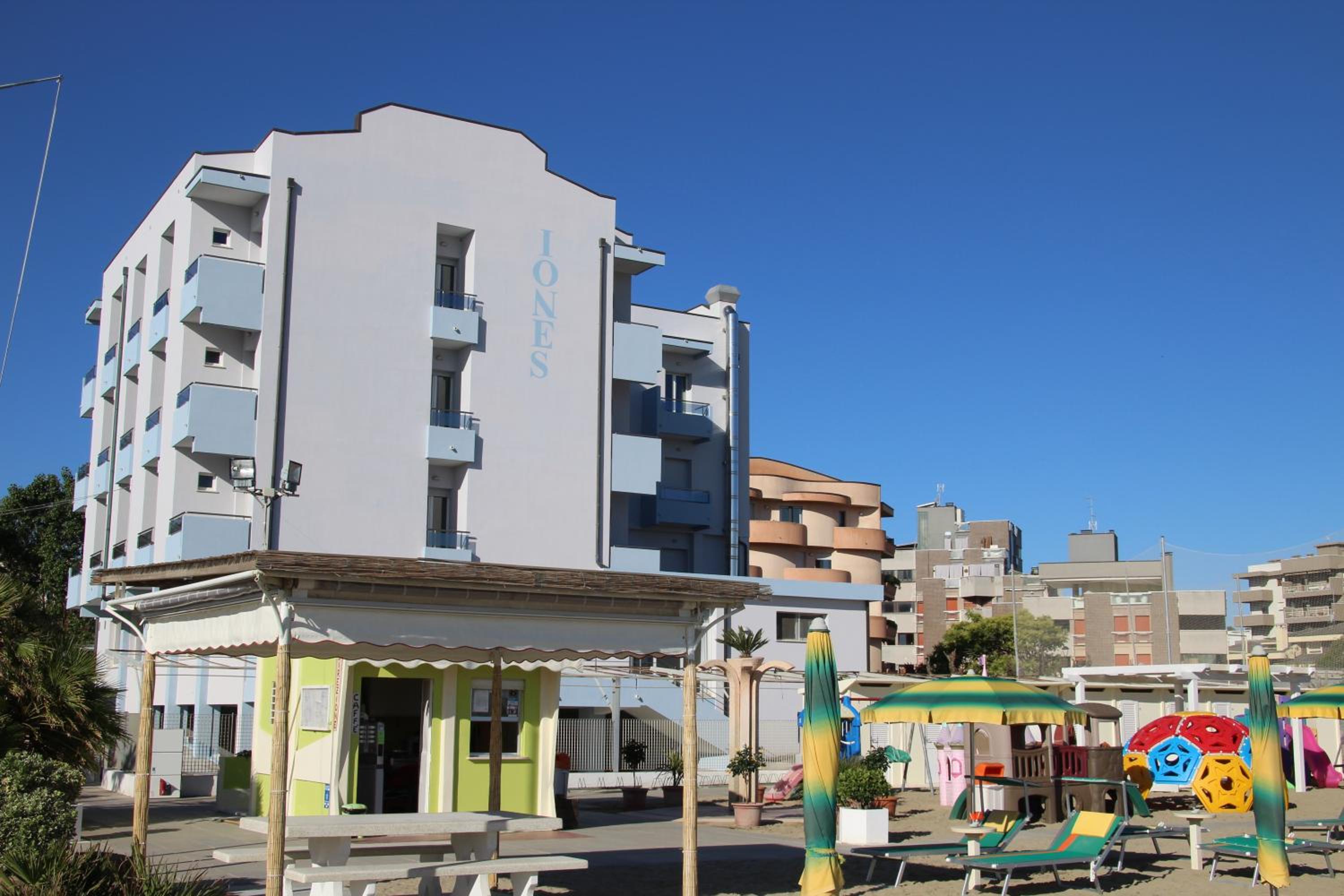 Фото Hotel Iones