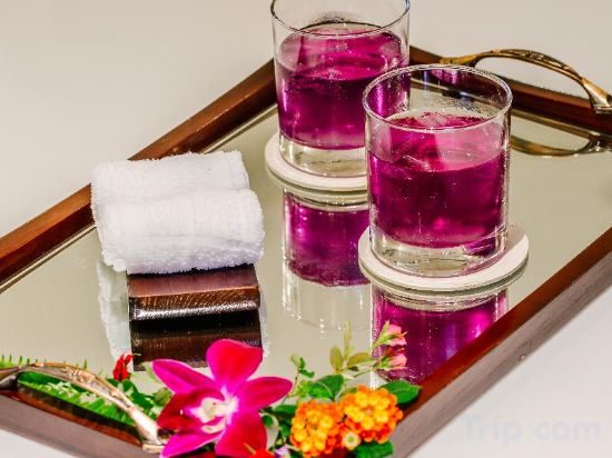 Фото Happy Life Grand Hotel & Sky Bar