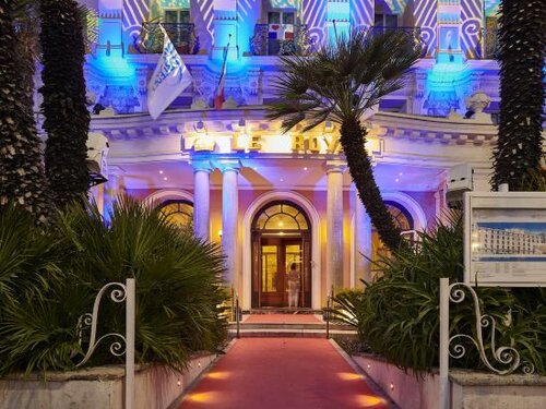 Гостиница Hôtel Vacances Bleues Le Royal в Ницце